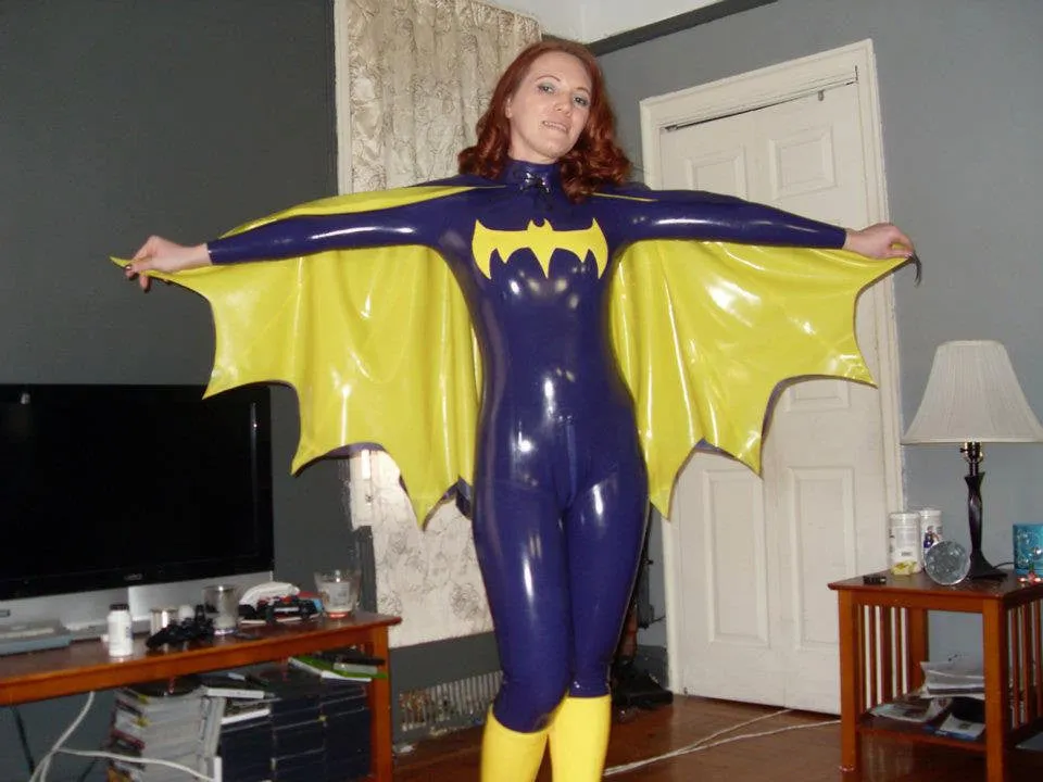 Latex Cosplay: Batgirl inspired costume